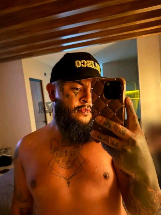 Alexander chapero y gay en León