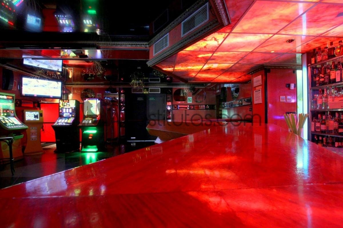 Privee Salou Showgirls Strip Club - Club Privee Salou te ofrece mas de 40 buenas razones para venir y disfrutar del momento.