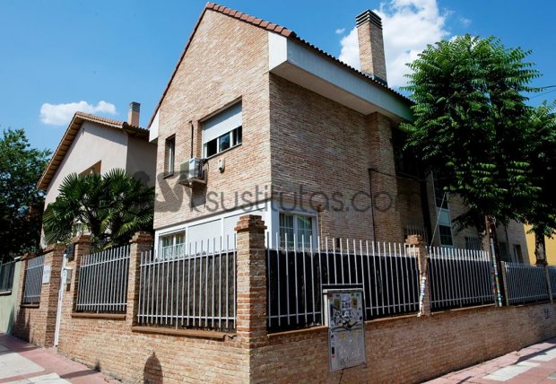 Alquiler Habitación y Suite - Alquiler habitación y suite de 3 plantas con: 2 habitaciones, 2 buhardillas y 2 suites para señoritas o escorts.
